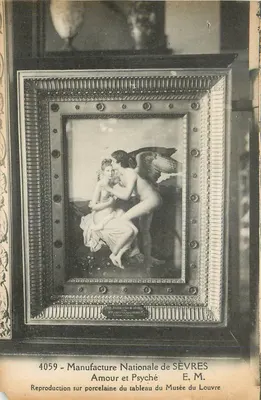 Amor e Psique — Reprodução em porcelana da obra do Museu do Louvre — Manufacture Nationale de SÈVRES, n°4059